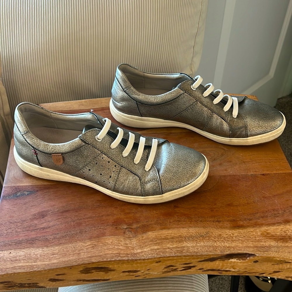 Josef Seibel metallic sneakers. Have been lightly worn. Size 40.
